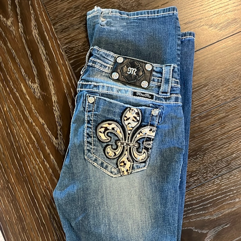 Miss Me size 29 midrise boots cut